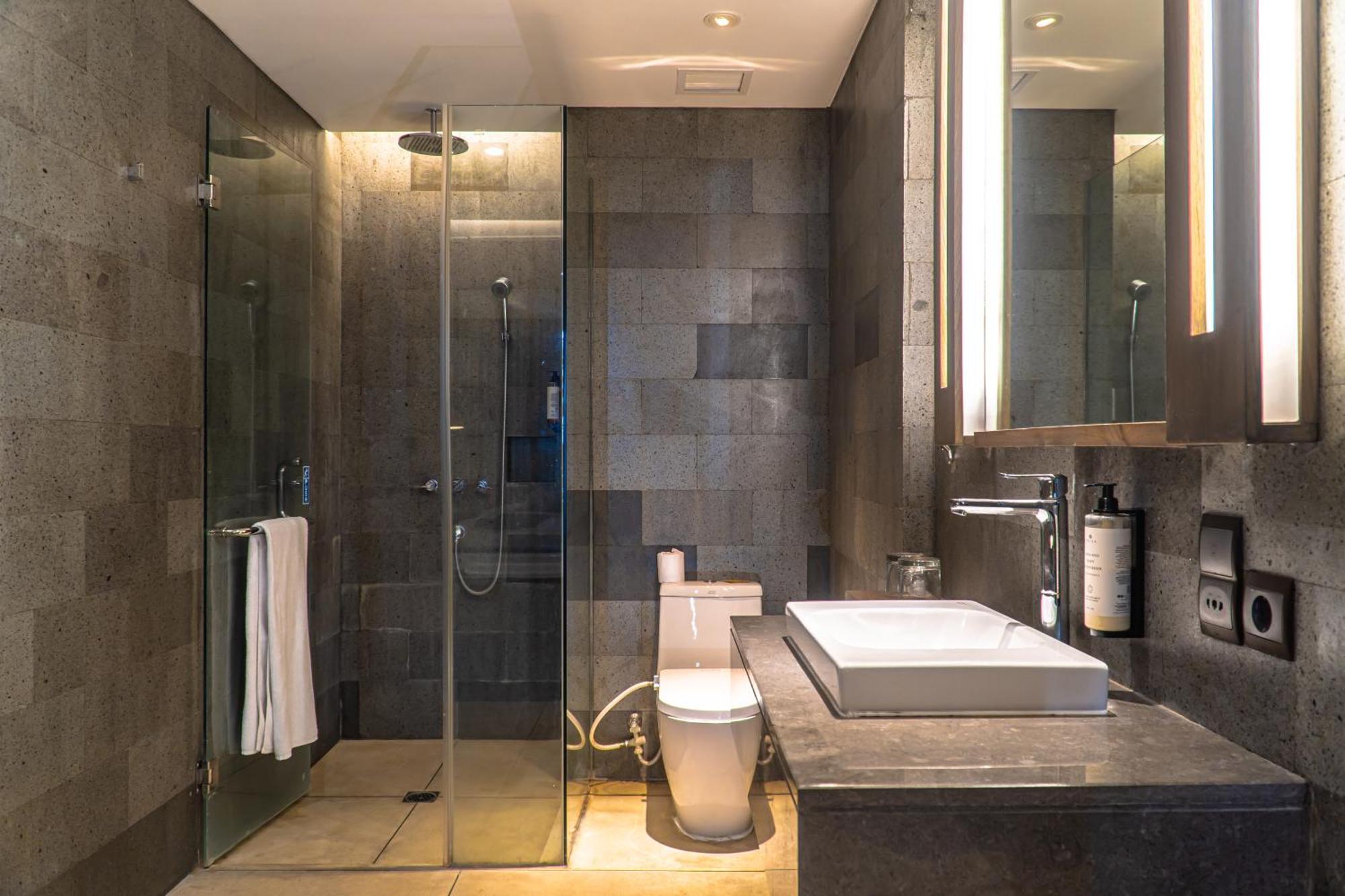 Wyndham Tamansari Jivva Resort Bali Siyut Exterior foto A modern bathroom
